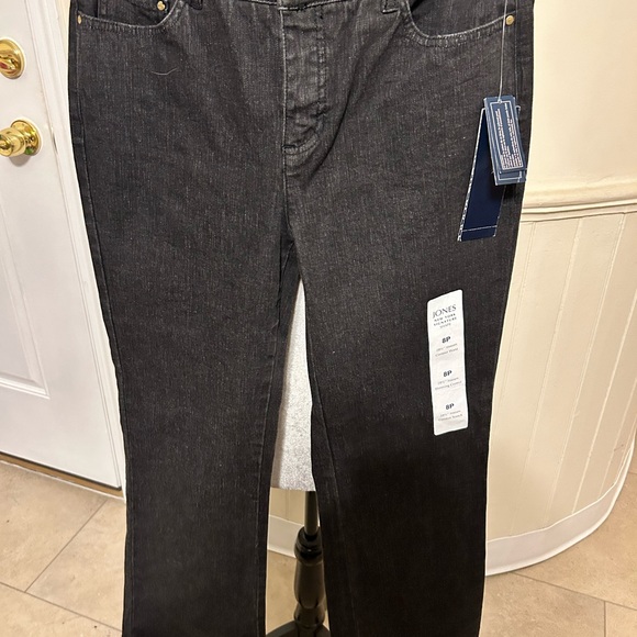 NWT Woman’s Jones New York Signature Shape Stretch Black Jeans Size 8 Petite. - Picture 1 of 2